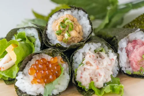Vista 5 de Norisuke Algas tostadas para un sushi enrollado a mano premium medio cortado, 50 hojas, producto de Ariake, Japón de la más alta calidad en Japón