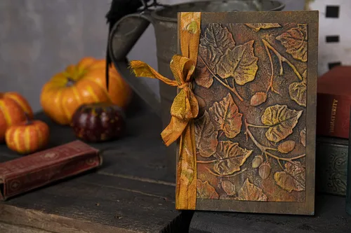 Vista 4 de Sizzx - Carpeta de estampado en relieve 3-D Bellotas por Tim Holtz 665772 Capítulo 3 2022