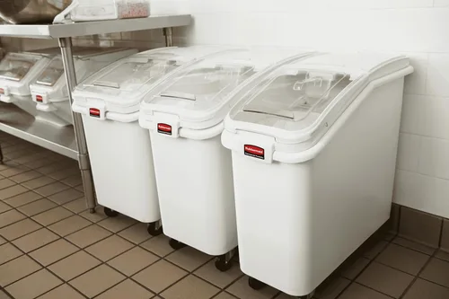 Vista 3 de Rubbermaid Commercial Products ProSave - Contenedor apilable para almacenamiento y cuchara/herramienta de medición