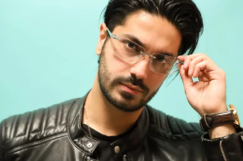 Vista 4 de Gafas de sol sin montura a la moda, rectángulo, lentes teñidas, gafas de los años 90, estilo retro, marcos cuadrados, arte de metal transparente