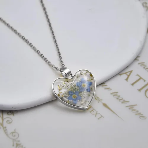 Vista 17 de Collar de flores silvestres prensadas con encaje de Forget-Me-Not y Queen Anne Collar de flores prensadas de oro Collares hechos a mano