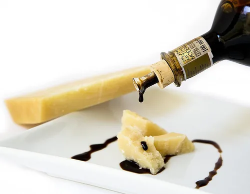 Vista 6 de Vinagre balsámico de Modena Traditional, de 12 años, certificado DOP Mejor puntaje en el The Consortium of Modena Aceto Balsamico Tradizionale