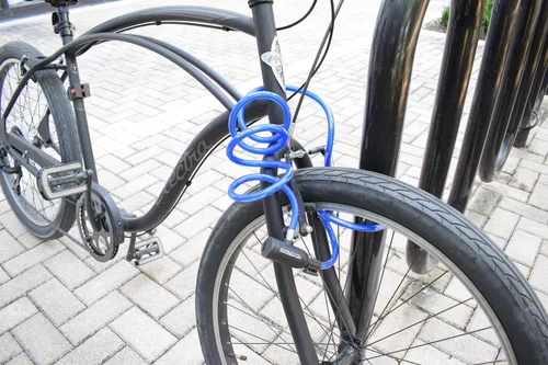 Vista 9 de DocksLocks Juego de candado de cable para bicicleta, cable de seguridad en espiral con cerradura de llave y soporte de montaje, protección antirrobo