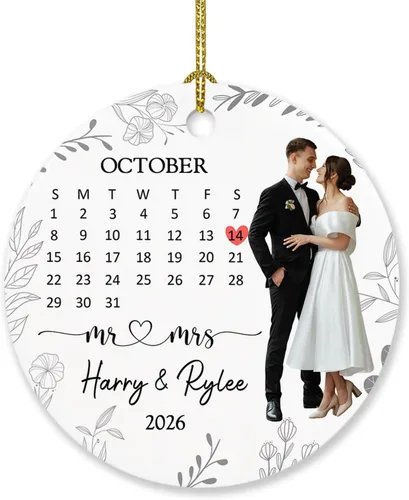 Vista 7 de Foto personalizada, adorno de matrimonio de nuestra primera Navidad 2023, regalo para novio, novia, señor y señora, foto y calendario, adorno