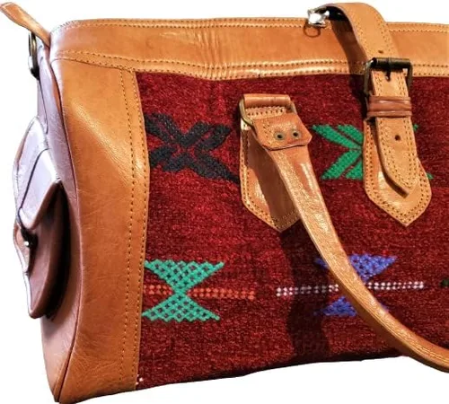 Vista 3 de Bolsa de viaje Kilim y piel roja