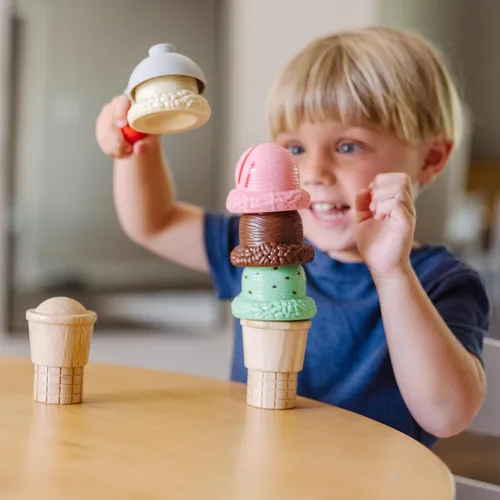 Vista 5 de Melissa & Doug Juego de helado Scoop and Stack, juguetes magnéticos de madera y accesorios de cocina, juguetes de aprendizaje preescolar para niñas