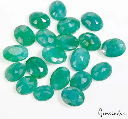 Vista 4 de gemsindia 155.50 quilates Natural Top Verde Colombiano Esmeralda Tallada Anillo Tamaño de la mejor piedra preciosa 20 piezas Tamaño 0.472-0.591in