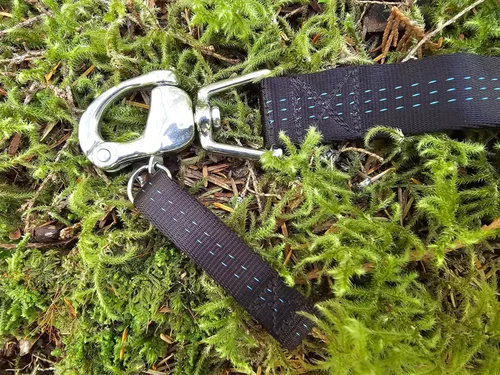 Vista 7 de Correa de perro resistente de 6 pies – Broche de liberación rápida, mango Dyneema, impermeable, 316 inoxidable, hecho a mano en Estados Unidos Negro