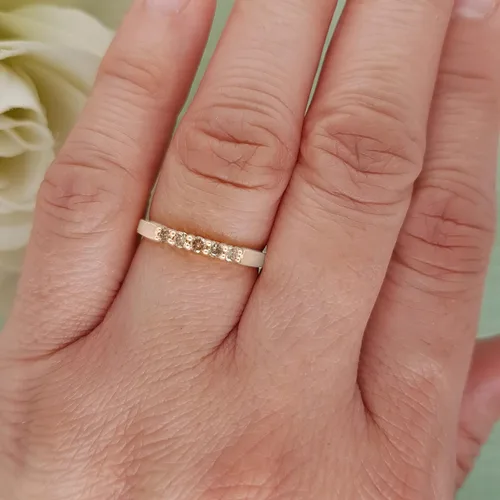 Vista 11 de Dazzlingrock Collection Anillo de boda redondo de 5 piedras preciosas o diamantes para mujer en oro macizo de 10 K/14 K/18 K