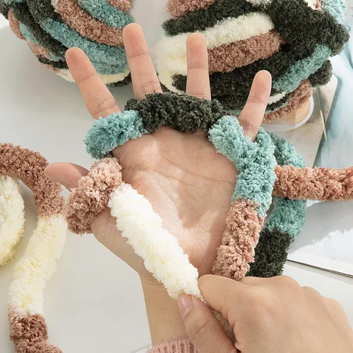 Vista 6 de BALAPET Hilo Chenille Grueso para Tejer y Hacer Ganchillo, Juego de Hilo Suave y Esponjoso para Tejer, Hilo Multicolor Suave para Tejer Mantas a
