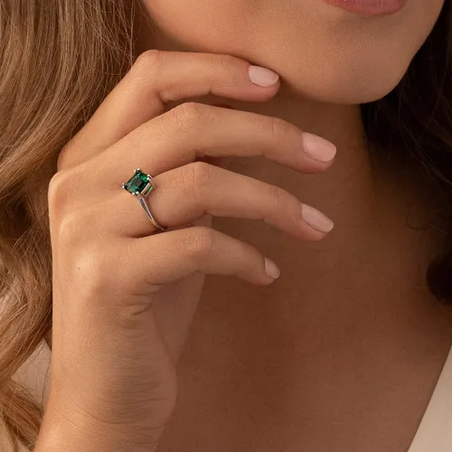 Vista 2 de Peora Anillo solitario clásico de esmeralda creado para mujer en oro blanco de 14 quilates, corte princesa de 2 quilates de 0.315in, ajuste cómodo
