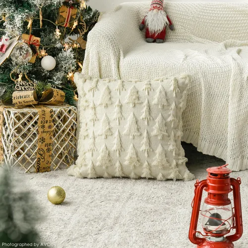 Vista 4 de AVOIN colorlife - Juego de 2 fundas de cojín de árbol de Navidad color beige, de 16 x 16 pulgadas, de felpa suave y pelo sintético, para sofá