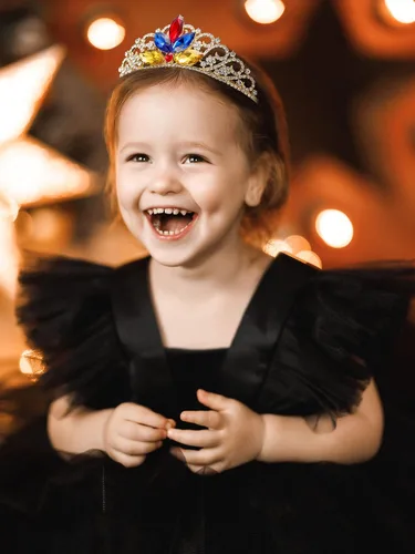 Vista 3 de SWEETV Tiara de princesa para niñas pequeñas, corona de cumpleaños, diadema para niñas, diadema de cristal, accesorios para el cabello
