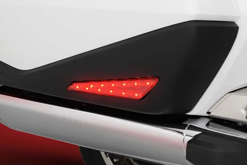 Vista 2 de Show Chrome Accessories 52-923R Juego de 2 luces LED rojas para Honda GL1800 2018