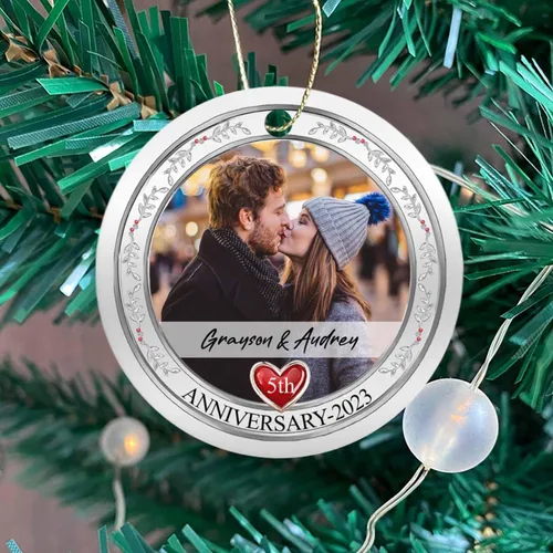 Vista 4 de Adorno de 5º aniversario, decoración del árbol de Navidad, nombres personalizados y recuerdos de aniversario de fotos, regalos para parejas juntas