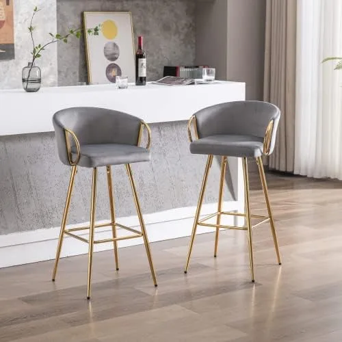 Vista 9 de Taburetes de bar modernos de terciopelo, juego de 2 taburetes de bar con respaldo y reposapiés cromados, taburetes de bar altos con patas doradas