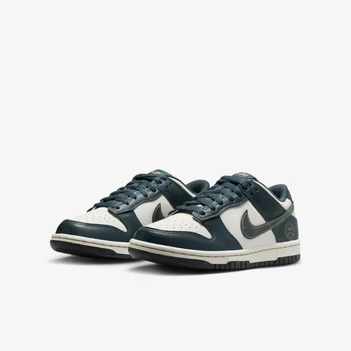 Vista 355 de Nike Kid's Dunk Low Sneaker
