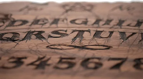 Vista 5 de Tablero Ouija en madera de nogal - Edición limitada quemada a mano!! - 16 x 11 pulgadas. 3/8 de grosor personalizable