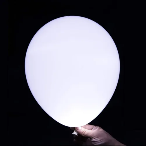 Vista 2 de Paquete de 30 globos LED, luces blancas para fiesta de cumpleaños y decoración de bodas Blanco 30