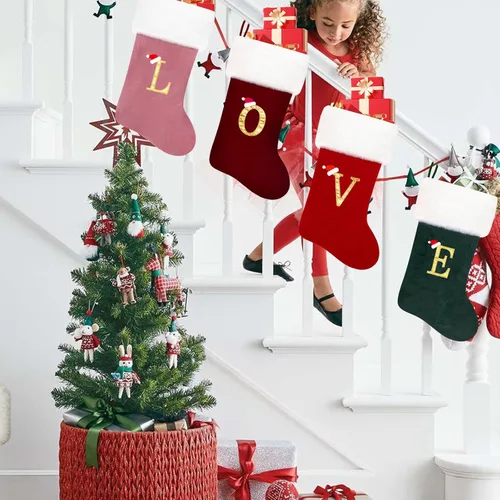Vista 5 de Calcetines de Navidad bordados de 20 pulgadas con monograma, terciopelo negro con puño de felpa blanca supersuave, adornos clásicos para decoración