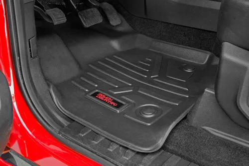Vista 4 de Rough Country Juego de tapetes para todo clima para Ford F-250/F-350 SuperDuty (2017-2025) CrewCab con asiento tipo banco - Tapete de piso flexible