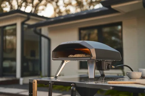 Vista 2 de Horno de pizza Ooni Koda 2 de gas – Horno de pizza al aire libre de 14" cocina pizza en 60 segundos, incluye regulador de 28 mBar y manguera de gas