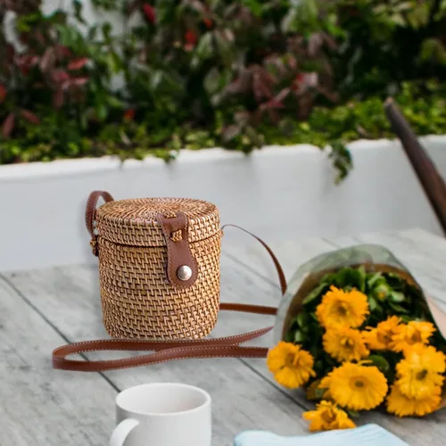 Vista 7 de Bolsa de ratán, bolsa de playa para mujer, bolso bohemio tejido a mano con correas de cuero, Marrón