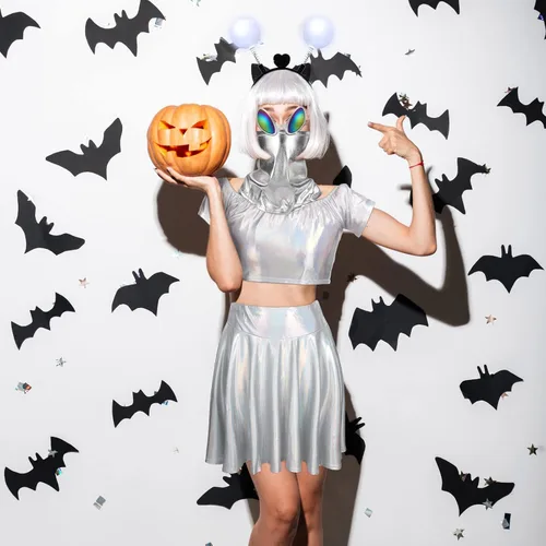 Vista 4 de Jiuguva 6 piezas de disfraz de alienígena de Halloween para mujer, diadema de alienígena, lentes, faldas metálicas, traje superior para adultos