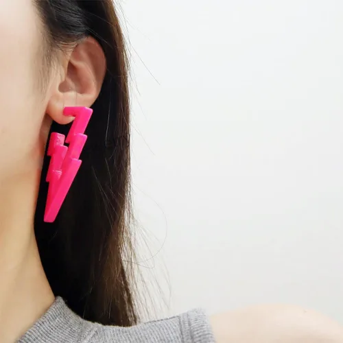 Vista 3 de Aretes colgantes de acrílico con forma de rayo para mujeres y niñas, ligeros, minimalistas, fucsia, rosa profundo, colgantes de gancho, aretes retro
