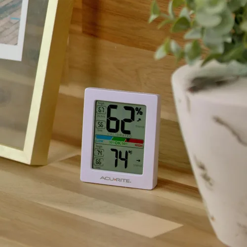 Vista 4 de AcuRite Medidor de humedad higrómetro y termómetro digital para interiores con medidor de temperatura y medidor de humedad, termómetro de Blanco