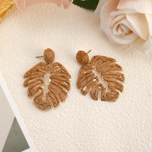 Vista 4 de RUOFFETA Aretes de hoja de palma de rafia, rafia envueltos en paja de Monstera, aretes colgantes de gota de verano tropical joyería de playa