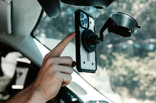 Vista 6 de URBAN ARMOR GEAR UAG - Funda compatible con iPhone 15 Plus de 6.7 pulgadas, Pathfinder transparente ceniza/negro, imán integrado compatible