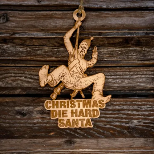 Vista 9 de Adorno - Papá Noel de Die Hard de Navidad - Madera en Bruto 10x8 cm