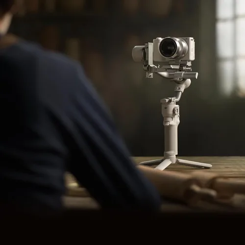 Vista 7 de DJI RS 4 Mini, estabilizador de cardán para cámaras Canon/Sony/Panasonic/Nikon/Fujifilm, bloqueo automático de ejes, carga útil de 2 kg/4.4 lbs