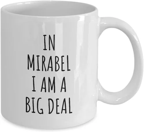 Vista 2 de Taza con texto en inglés "In Mirabel I'm A Big Deal", regalo divertido para amantes de la ciudad, hombres y mujeres, idea de regalo de orgullo