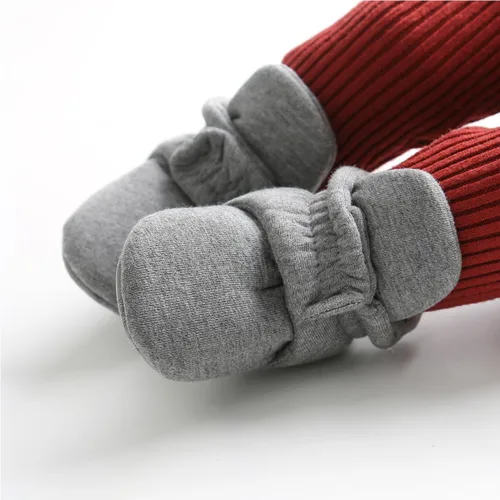 Vista 3 de Uineky Botines de algodón para bebés, niños y niñas, para recién nacidos, calcetines suaves para niños y niñas, zapatos de cuna cálidos