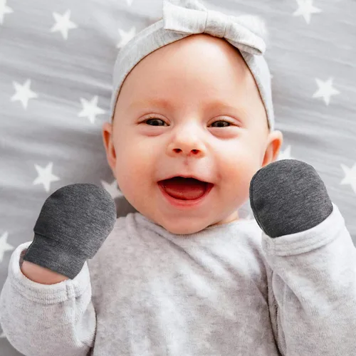Vista 4 de 9 pares de guantes de algodón unisex para bebés recién nacidos y niños pequeños de 0 a 6 meses