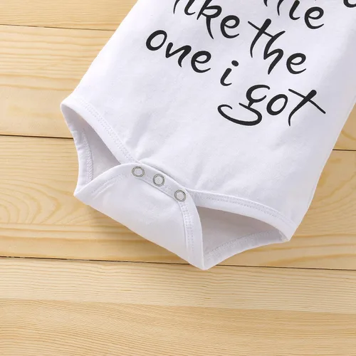 Vista 4 de Aint No Auntie Like The One I Get Baby Boy Ropa de niño con letras impresas en la tía con texto en inglés "Auntie Like The One I Get Baby Boy