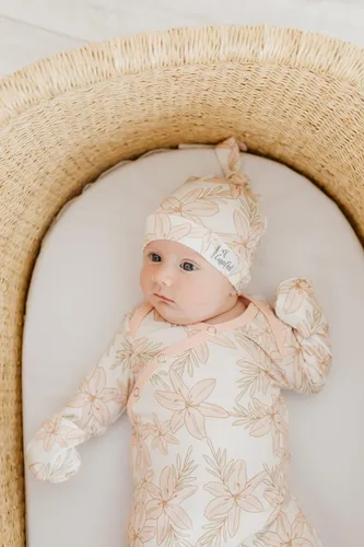 Vista 7 de Copper Pearl Gorro de bebé con nudo superior elástico suave Kiana
