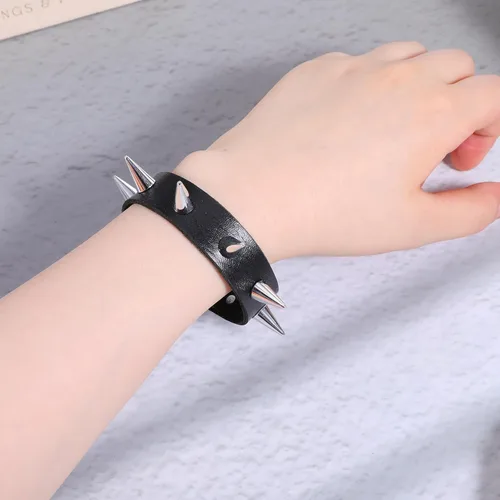 Vista 5 de 2 pulseras punk, pulseras con tachuelas de cuero, remaches góticos, pulsera ajustable con pinchos, pulsera de metal, accesorios punk