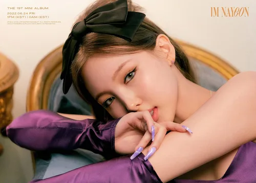 Vista 5 de Twice Nayeon IM NAYEON 1st Solo Mini Álbum A-I'M Versión CD+FotoBook+Sobre+1p Polaroid PhotoCard+1p Postal Transparente+1p Tarjeta de Visita+1p