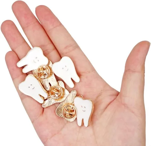 Vista 4 de Broche con forma dental, diseño de dibujos animados, para mujeres y hombres, estilo de personalidad, médico, dentista, uniforme, regalo