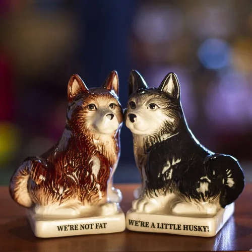 Vista 6 de Pacific Giftware were Not Fat Huskies - Juego de saleros y pimenteros de cerámica