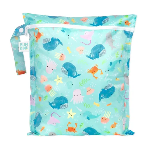 Vista 23 de Bumkins Disney Bolsa impermeable colgante para cosas mojadas grande para bebé, lavandería, ropa sucia, viaje, traje de baño, pañales de tela C3