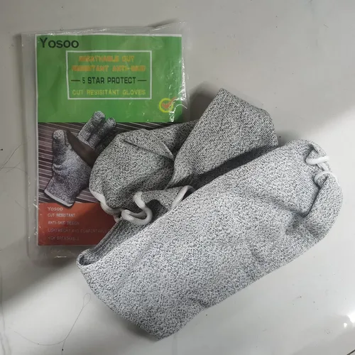 Vista 2 de Yosoo Mangas resistentes a cortes, protección de nivel 5, mangas protectoras de brazo resistentes a cortes con orificio para el pulgar, 1 par, 18