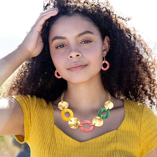 Vista 2 de Conjunto de joyas coloridas de acrílico para mujer, collar de cadena y aretes de gota, conjunto de joyas de Costome