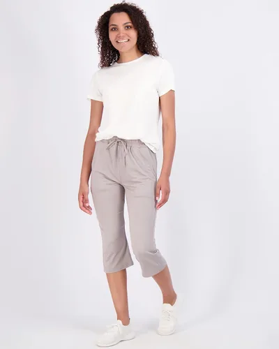 Vista 5 de Real Essentials Paquete de 3 pantalones deportivos suaves capri con parte inferior abierta para mujer con cordón (disponible en tallas grandes)