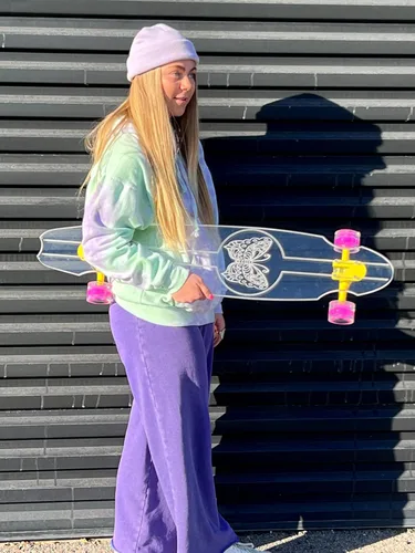 Vista 12 de GHOST BOARDS Clear Longboard Skateboard - Transparent Acrylic Long Boards with Light-Up LED Wheels for Smooth Rides - Ride The Streets in Style with