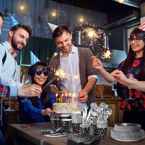 Vista 5 de Sieral 560 piezas de suministros de fiesta negros y plateados para 80 invitados, platos de papel desechables, servilletas, tazas, tenedores