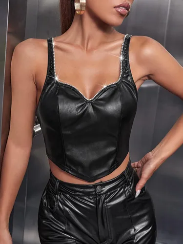 Vista 6 de Milumia Camiseta sin mangas de cuero con diamantes de imitación para mujer con cuello redondo
